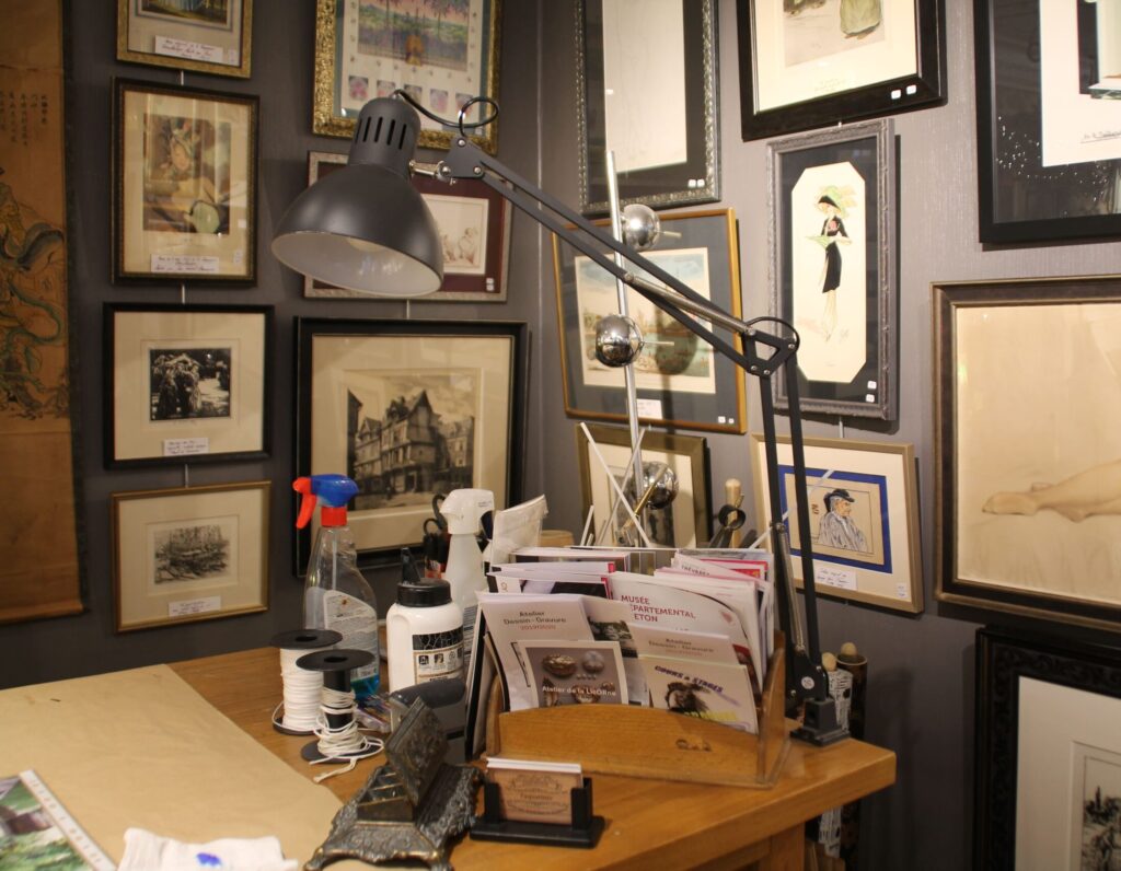 Photo d'un atelier d'encadrement.
