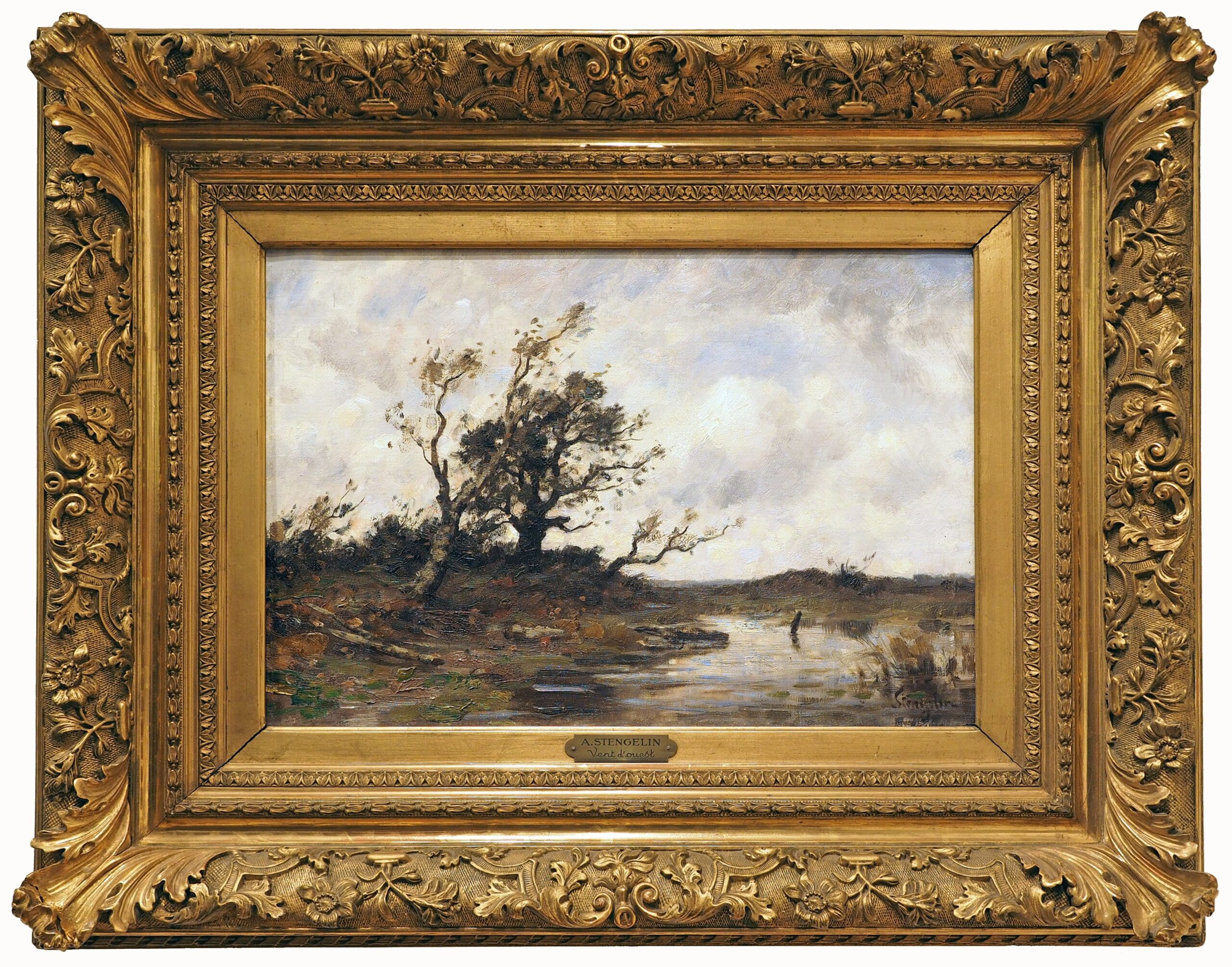 Photo d'une peinture encadrée. Le cadre est dorée et comprend des bas reliefs.